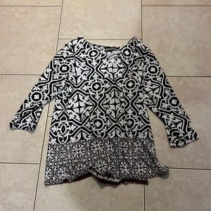 La banyan women’s top petite pxl mandala pattern